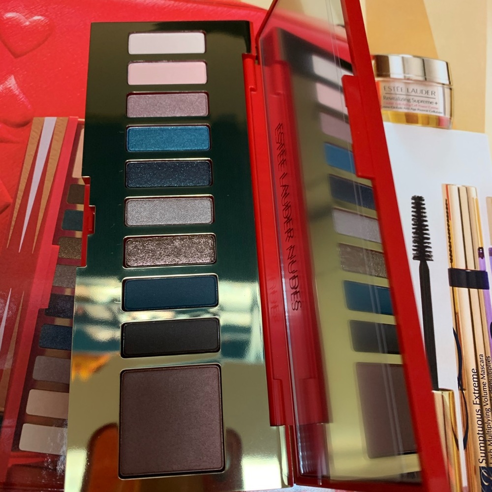 ESTEE LAUDER. Eye shadow
